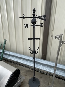lot 80 image: Lawn Garden Stand