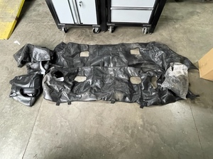 lot 95 image: Truck Bras