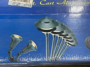 lot 106 image: 8 Light Low Voltage Landscape Lighting with Extra Light NEW
