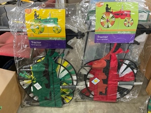 lot 122 image: Wind Garden Tractor Farm Spinners