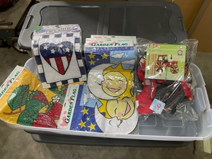 lot 139 image: Outdoor Decorative and Garden Flags and Tote