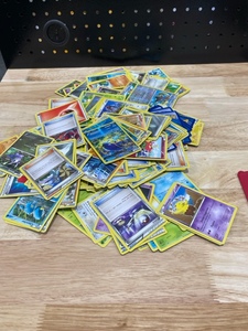 lot 6 image: Pokemon Cards