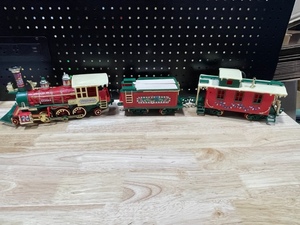 lot 48 image: Christmas Train Set