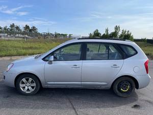 lot 23B image: 2007 Kia Rondo LX