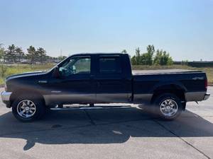 lot 7B image: 2004 Ford F-250 Super Duty Lariat - 4X4 - DIESEL
