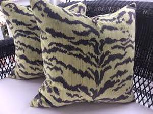 lot 129 image: Set of 2 Luxury Tiger Print Pillows