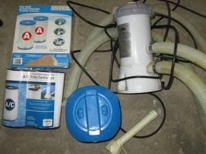 lot 164 image: The Wet Set pool pump with filters and accessories