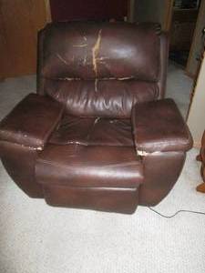 lot 171 image: Super comfy oversized pleather man cave Recliner