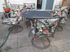 lot 180 image: Patio table with 4 padded swivel chairs