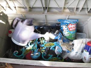 lot 187 image: Contents of patio storage box