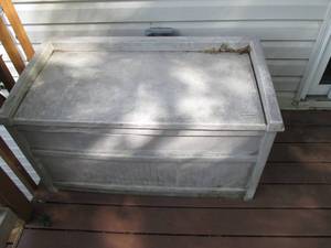 lot 188 image: Suncast patio storage box