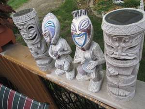 lot 190 image: Decorative outdoor patio figures