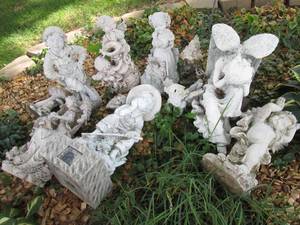 lot 191 image: Grouping of decorative garden figures