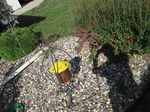 lot 206 image: 3 Large metal garden ornaments