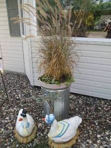lot 212 image: 2 Cement geese, butterfly and planter