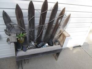 lot 214 image: Small decorative wood garden bench, solar lights and agate slice wind chimes
