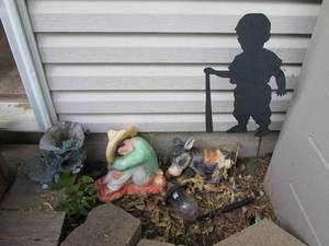 lot 218 image: Laser cut metal baseball boy image and Hispanic style ceramic lawn decor