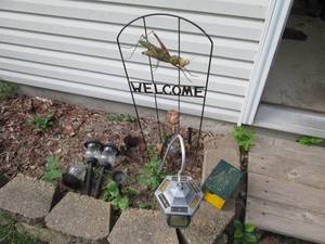 lot 220 image: Grasshopper and rose garden trellis and pathway lights