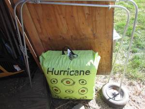 lot 236 image: Suspendable hurricane archery target with metal 4-post frame