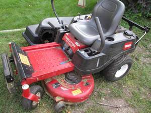 lot 1 image: Toro Time cutter SS 4200 zero turn lawn mower with 42 deck and bagger.  Runs great, ready to mow