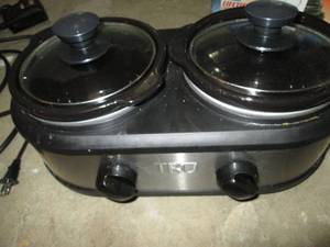 lot 160 image: Tru double sided mini slow cookers
