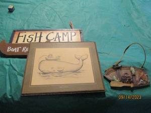 lot 114 image: Fishing themed plaques and wall decor