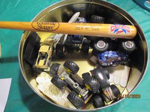 lot 123 image: Currier & Ives holiday tin and wood souvenir baseball bat