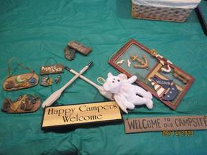 lot 126 image: Collection of camping themed home and wall decor