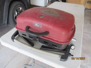 lot 76 image: Uniflame portable gas grill