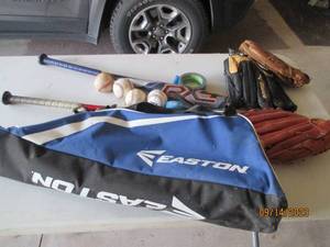 lot 78 image: Baseball bag containing Cooper, Louisville Slugger and Mizuno gloves, bat weight, misc gloves, balls and more
