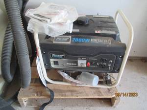 lot 14 image: Pulsar PG2000 gas powered 2000w generator
