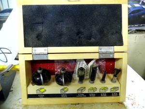 lot 10 image: Wooden case containing a nice set of router bits