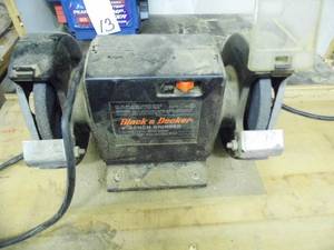 lot 20 image: Black and Decker 5 Bench grinder