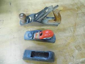 lot 29 image: Helpful hand planers and rasp
