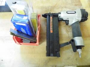 lot 35 image: Sure Bonder pneumatic nailer with an assortment of nails