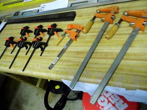 lot 48 image: Collection of trigger clamps and bar clamps