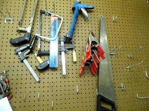 lot 53 image: Hacksaws, hand clamps, sledgehammer and more