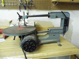 lot 58 image: Delta 2-speed 16 electric scroll saw