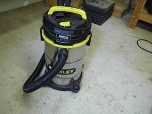 lot 62 image: Stanley 4.5hp Stainless steel finish shop vac