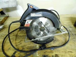 lot 256 image: Master Mechanic electric circular saw