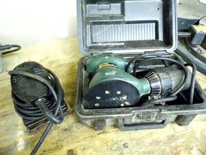 lot 257 image: Black and Decker Quantum Pro Orbital sander in case plus a bonus hand sander