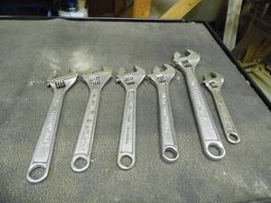 lot 271 image: Lot of assorted crescent wrenches