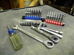 lot 274 image: Assortment of SAE and metric deep well 14 sockets on rail clips, SAE shallow Sockets, ratchets, extension  and more