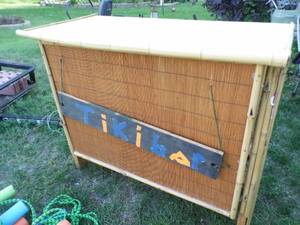 lot 291 image: Totally trendy Homemade Fold-up Tiki Bar