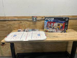 lot 50 image: PLAYMOBIL NHL Take Along Arena