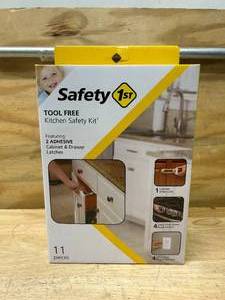 lot 59 image: SAFTETY 1st Tool Free Kitchen Safety Kit, White