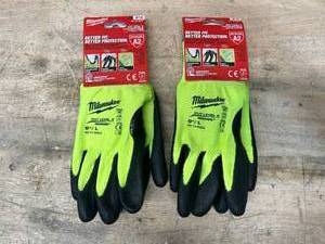 lot 28 image: MILWAUKEE Lot of 2 Pairs of- High Visibility Level 2 Cut Resistant Polyurethane Dipped Work Gloves (Large)