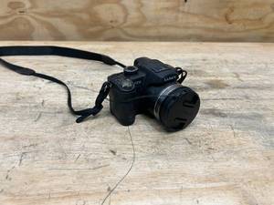 lot 113 image: PANASONIC Lumix DMC-FZ35 12.1MP Digital Camera