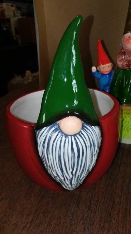 lot 577X image: Gnomes (4)