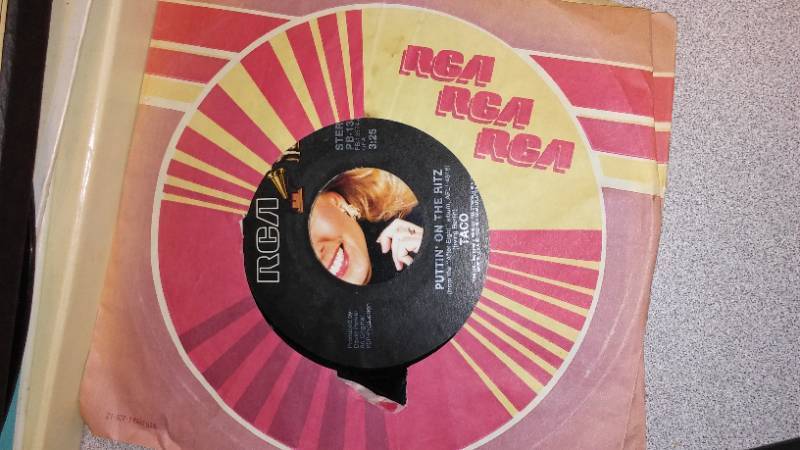 lot 576X image: Vintage Vinyl LP Albums.